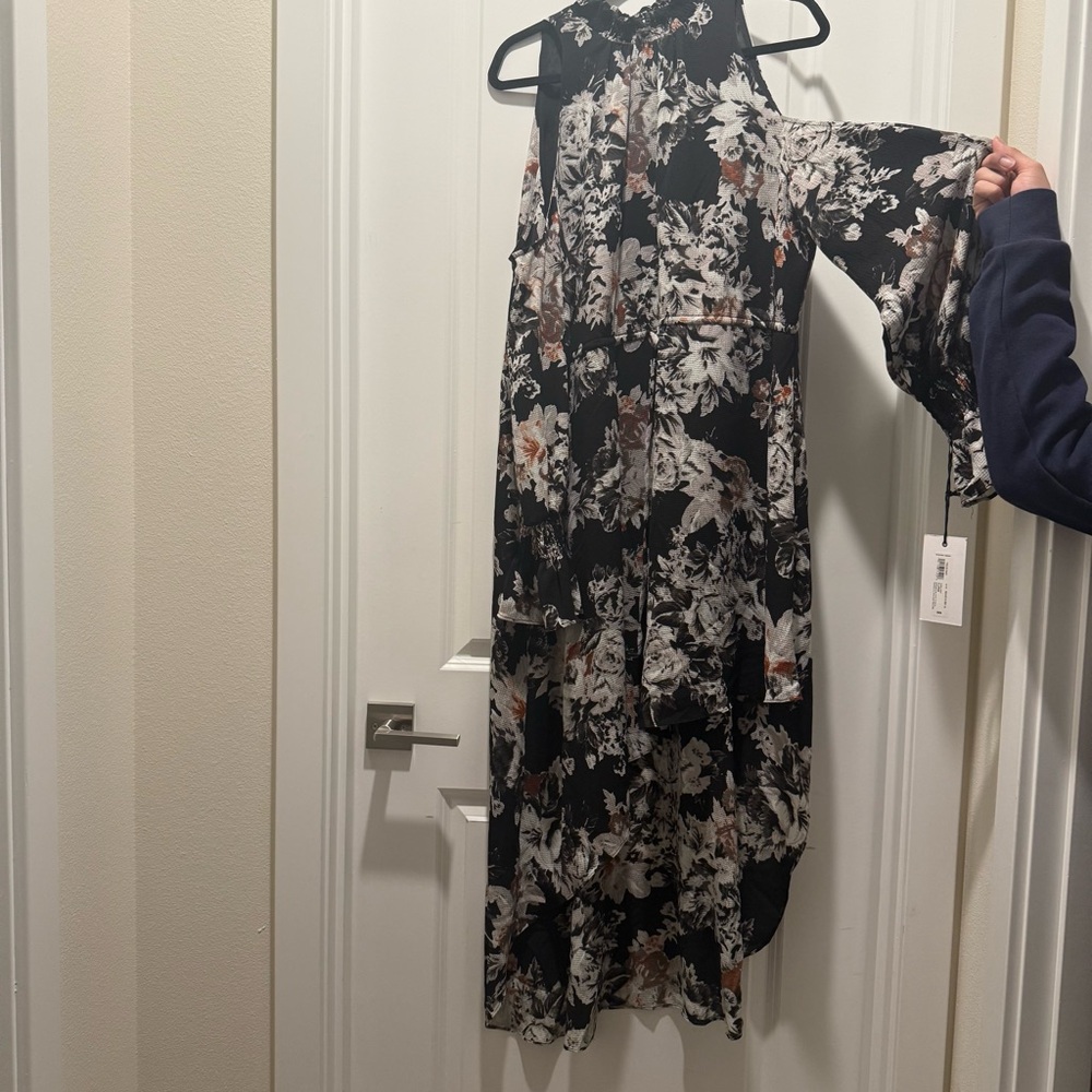 Elegant Floral High-Low cold shoulder Dress in Black and White size xl
